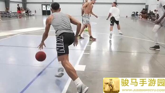 新PF浓眉强势加盟！街头篮球防守与进攻全面解析